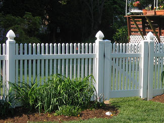 Vinyl Picket Fence with 1.5_x1.5_ Pickets