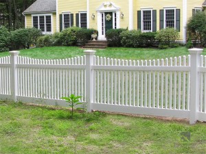 Scalloped-Top-PVC-Vinyl-Picket-Fence-FM-405-For-Ga011-300x225