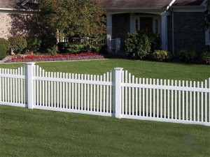 Stepped-Top-PVC-Vinyl-Picket-Fence--For-Gard011-300x225